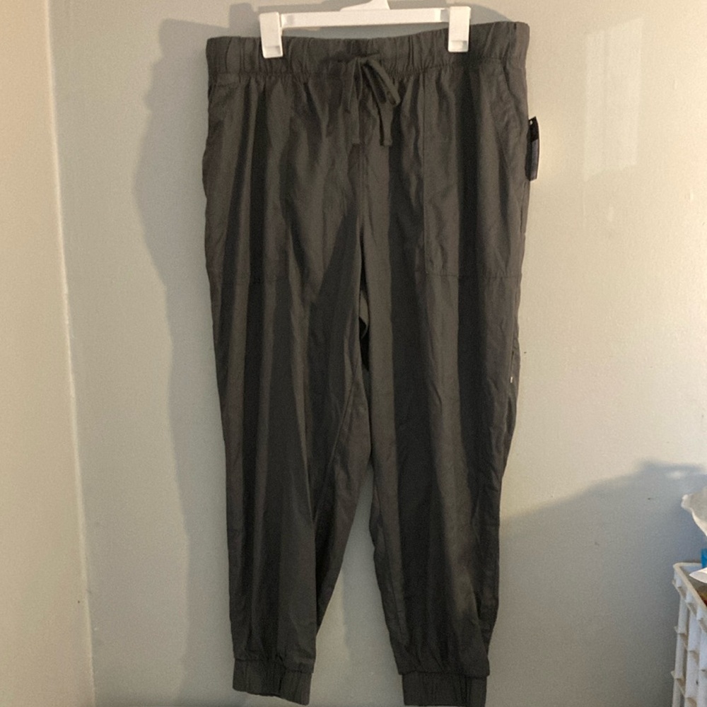 Universal Thread Gray Sweatpants Elastic Waistband Tapered Fit